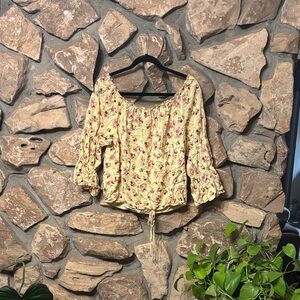 NWOT vintage style open shoulder floral flutter sleeve crop top